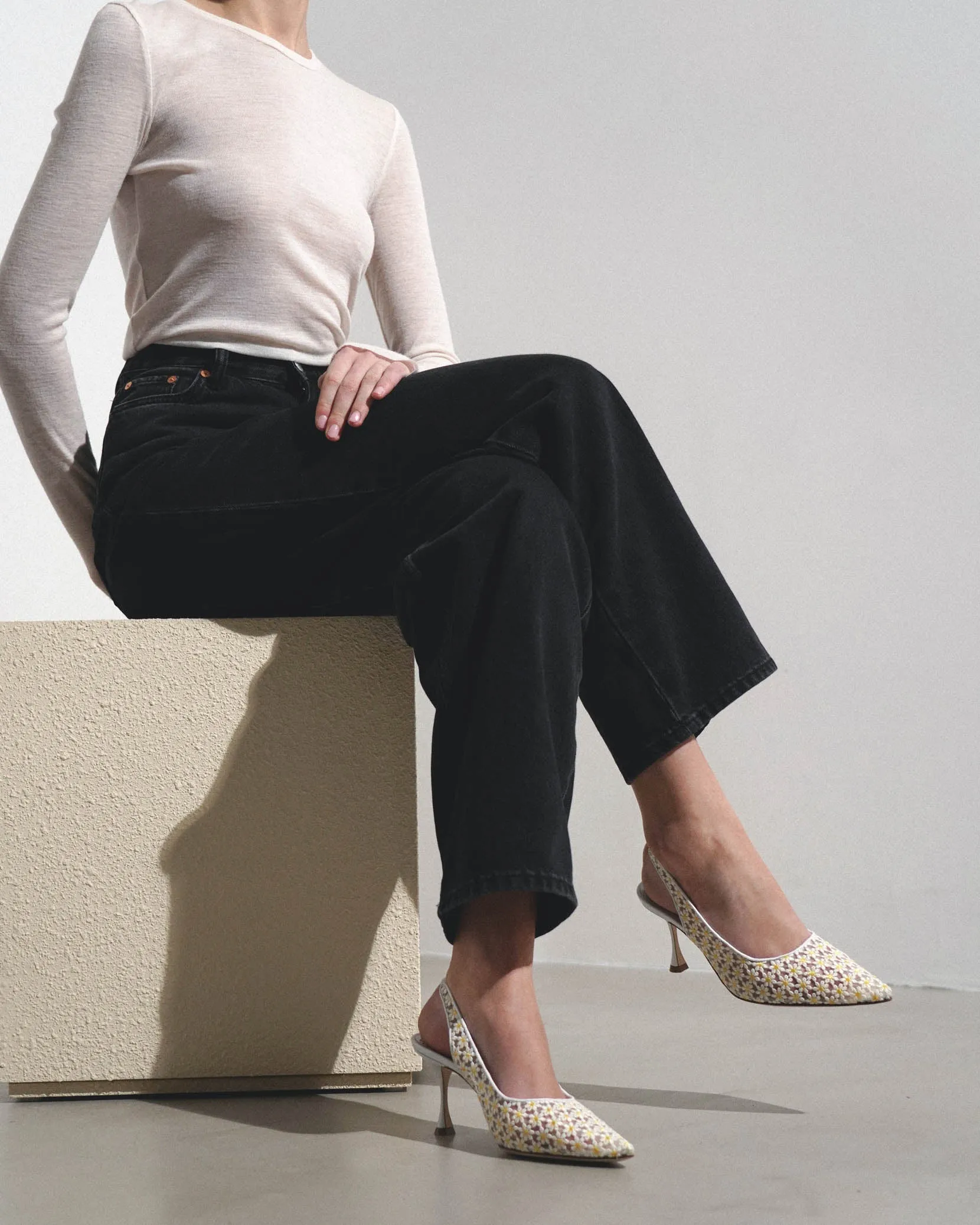 Margolina 70 daisy white mesh slingbacks