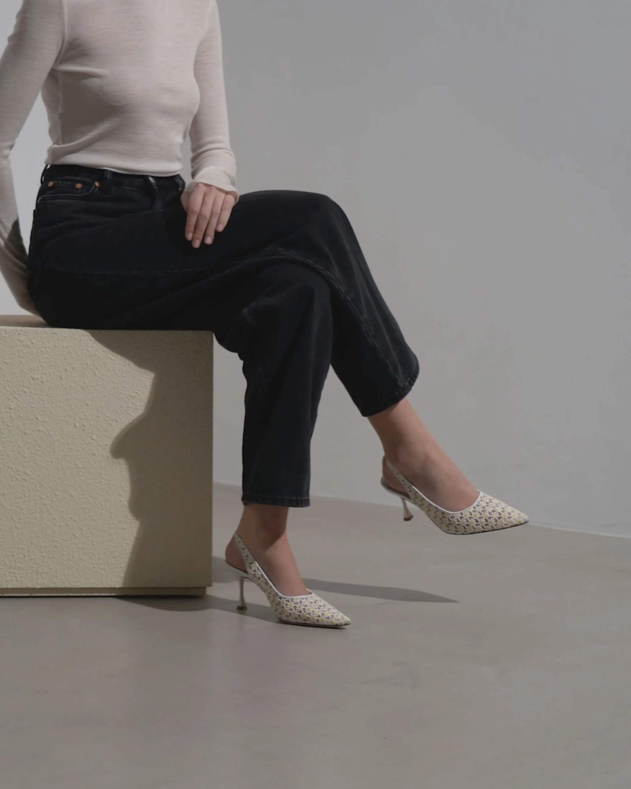 Margolina 70 daisy white mesh slingbacks