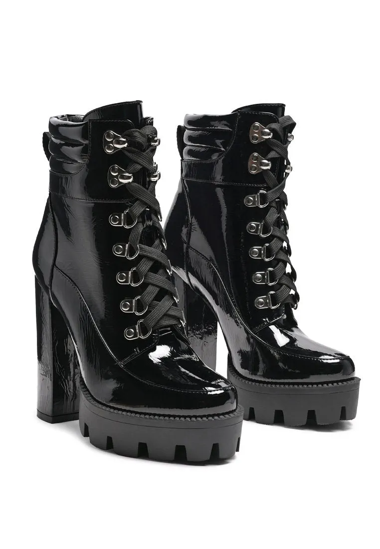 Stopper Cushion Collared Lace Up Boots